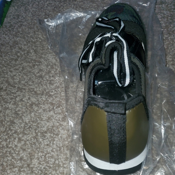 Shoes - Picture 9 of 11